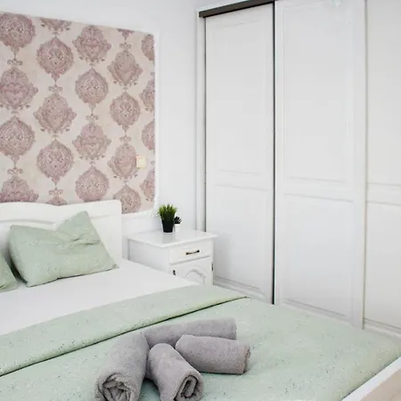 Cozy Special Queen Mary With Parking Apartment *